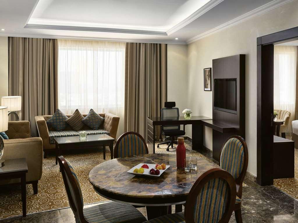 Moevenpick Hotel Qassim Buraidah Room photo